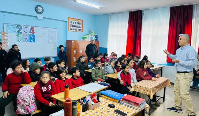 Tırazlar Hüseyin Gümüşlü İlkokulu'nda yazar-öğrenci buluşması