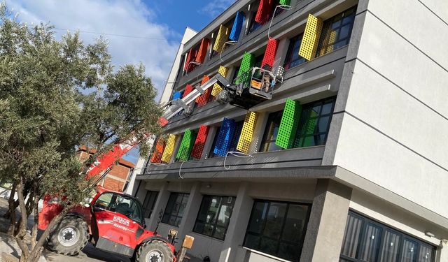 Okul aile birliği ve hayırseverlerden destek... İlçenin en büyük okulu klimalarla donatılıyor