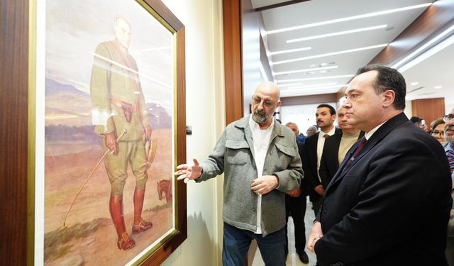 ‘Sarışın Bir Kurt’  Atatürk Sergisi Ziyaretçileriyle Buluştu