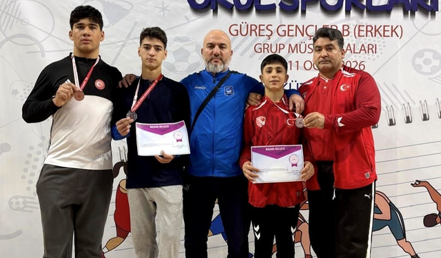 Güreşçiler Kütahya'dan üç madalyayla döndü