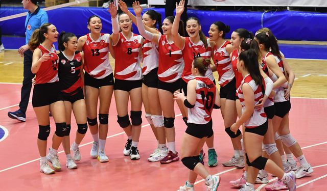 Yunusemre Belediyespor'un sultanları ligde kaldı