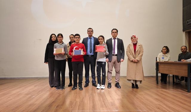 Minik yüreklerden İstiklal Marşı coşkusu