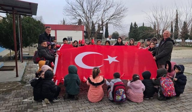 Sarıgöl’de okullarda 'Bayrağımıza saygı ve sevgi' etkinliği