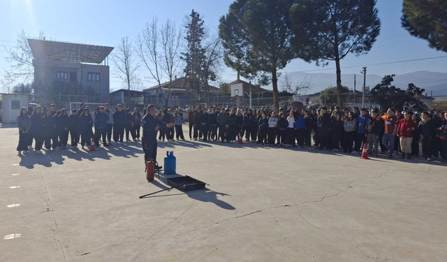 Okulda yangın tatbikatı