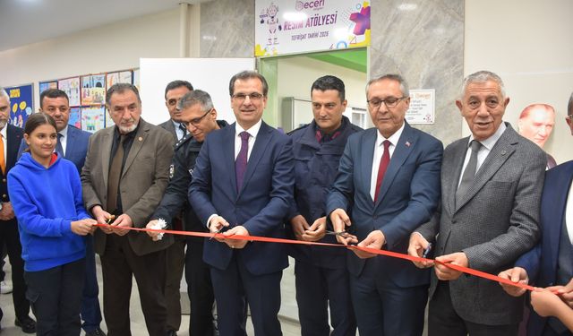 Salihli’de öğrencilerin hayal gücünü geliştirecek resim atölyesi açıldı