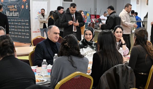 Vali Özkan Manisa CBÜ’lü öğrencilerle iftarda buluştu