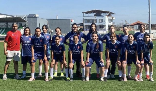 Saruhanlı’da kız futbol takımı kuruldu