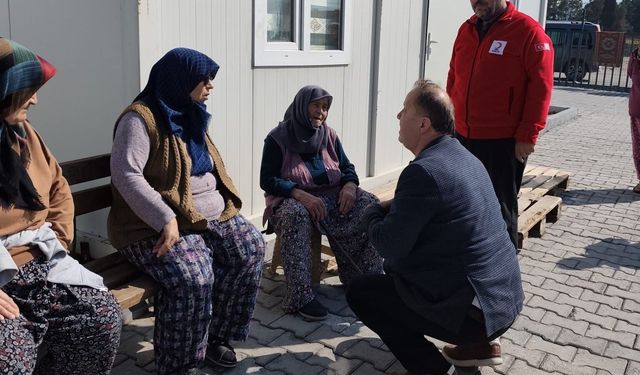 Gördesli öğrencilerden depremzede ailelere Ramazan desteği