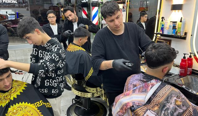 Berberler bayram tıraşı için 24 saat mesai yapıyor