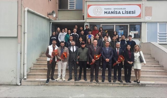 Şehit ve gazi yakinlari Manisa Lisesinde bir araya geldi