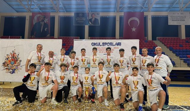 Manisa'nın yıldızları Hentbol’de Türkiye şampiyonu