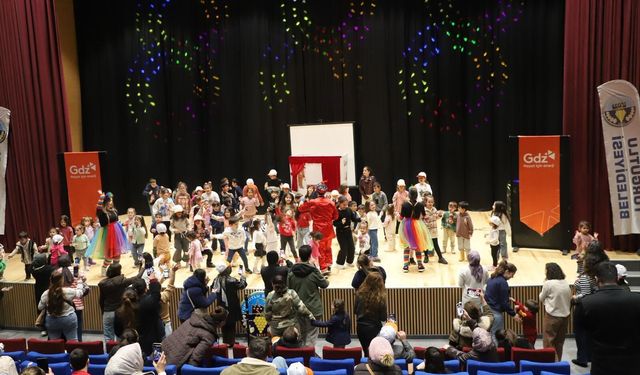 İlçede tiyatroya ve çocuk festivaline yoğun ilgi