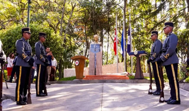 El Salvador’da Atatürk büstü.... 'Türkiye Parkı' törenle açıldı