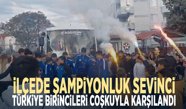 İlçede şampiyonluk sevinci... Türkiye birincileri coşkuyla karşılandı