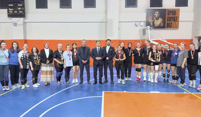 Manisa’nın 17 İlçesinde 8 Mart’a Özel “Evinin Sultanları” Voleybol Coşkusu