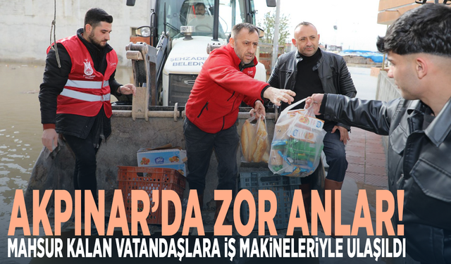 Akpınar’da zor anlar! Mahsur kalan vatandaşlara iş makineleriyle ulaşıldı