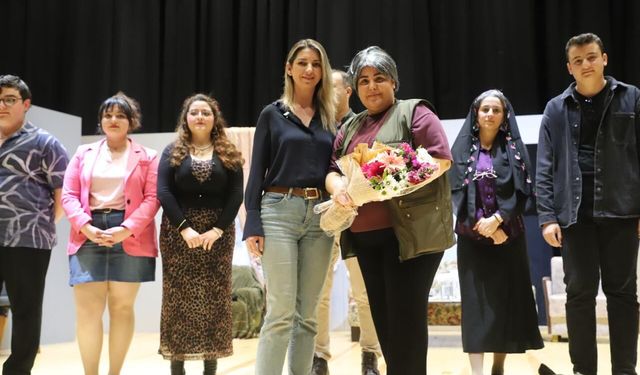 ‘Canım Komşularım’ İlk Kez Seyircisiyle Buluştu: Salon Doldu Taştı