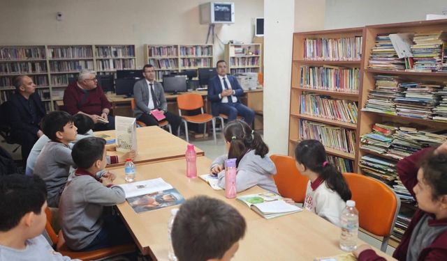 Kütüphane Haftası’nda öğrencilerle kitap okudular