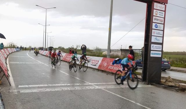 Akhisarlı bisikletçiler Türkiye Kupası'nda zirvede