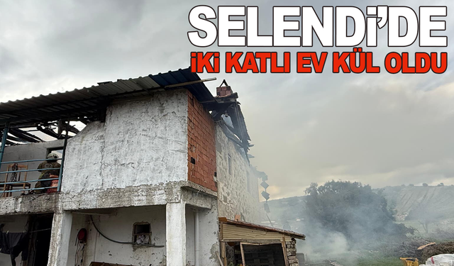 Selendi’de 2 katlı ev yangında kül oldu