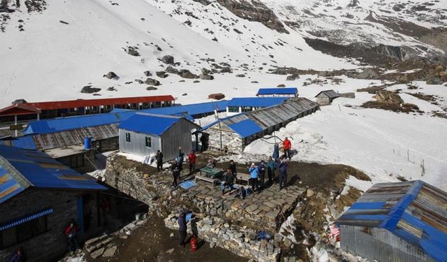 Evereste çıkan dağcılara karbonat vererek milyonluk dolandırıcılık yaptılar