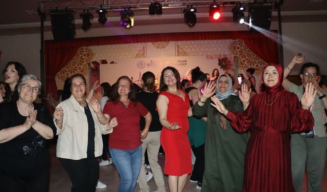 YUNUSEMRE’DE ANNELER GÜNÜ KUTLAMASI