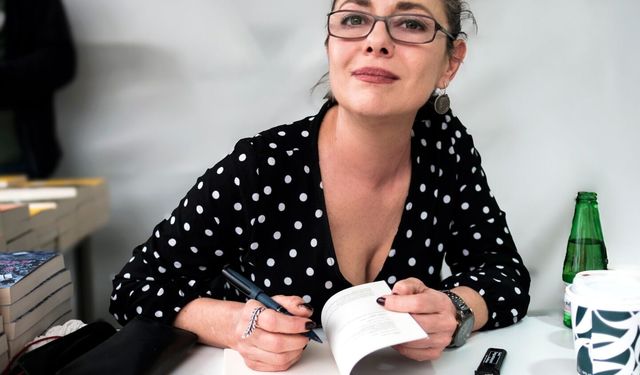 Nilüfer Açıkalın Manisa Kitap Fuarı’nda Okurlarıyla Buluştu