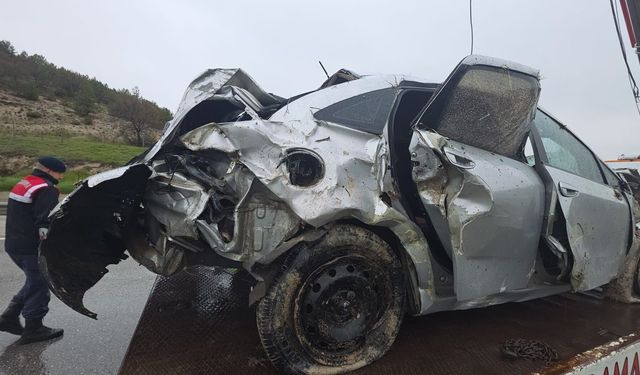 Ege'de feci kaza! Otomobil uçuruma yuvarlandı: 1 ölü, 1 ağır yaralı
