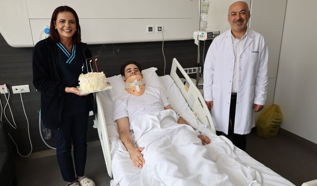 Yeni yaşını doktoruyla birlikte kutladı