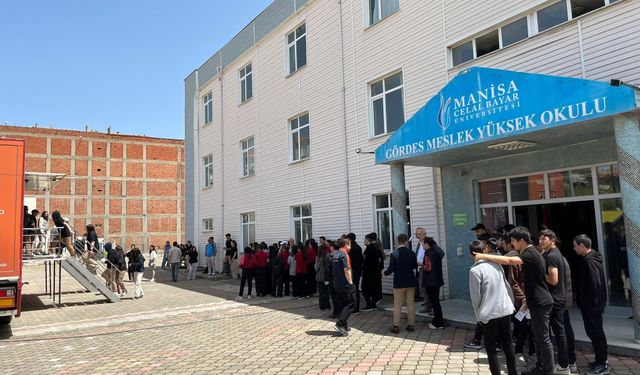Öğrenciler depremi simülasyonda deneyimledi