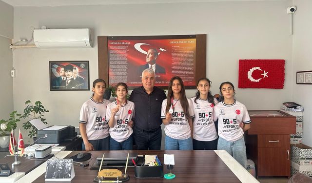 İlçenin yıldız güreşçileri Bolu’dan madalyalarla döndü