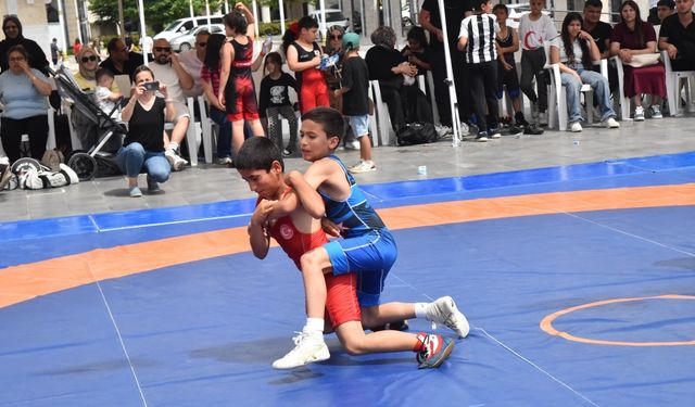 Minik pehlivanlar 19 Mayıs için er meydanına çıktı