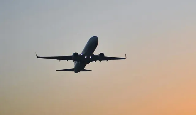 Antalya uçağında bomba paniği: Acil iniş yaptı
