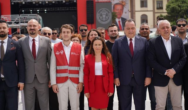 CHP Manisa teşkilatı 19 Mayıs’ı alanlarda kutladı