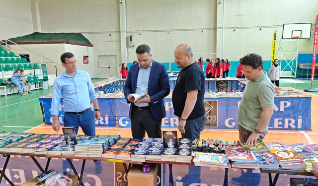 İlçede binlerce kitap öğrencilerle buluştu