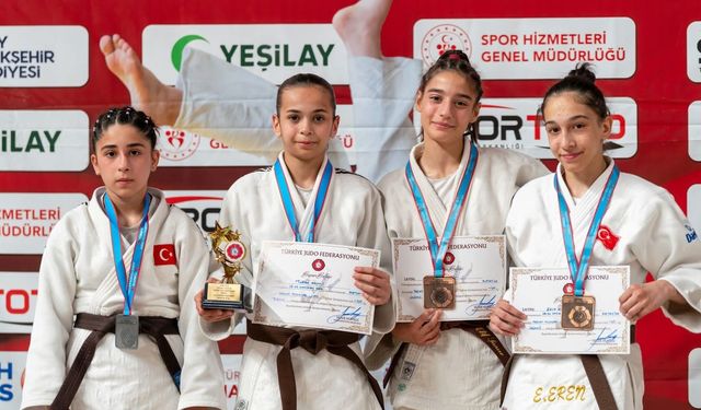 Yunusemreli judoculardan Hatay'da büyük başarı