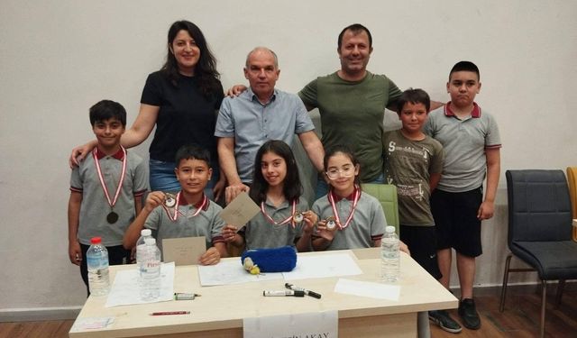 Soruları bir bir geçtiler.. Şehit Esin Akay İlkokulu zirveye adını yazdırdı