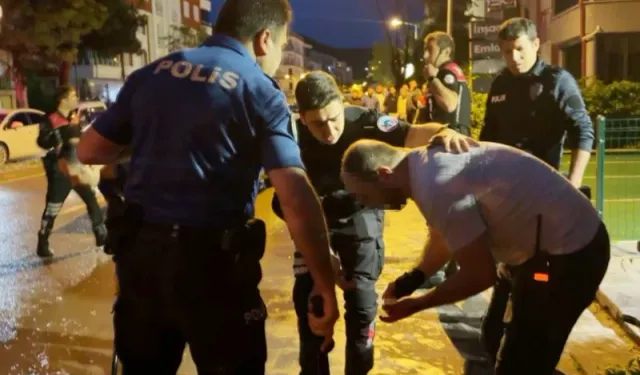 Kızını rahatsız eden gencin kulağını kesti