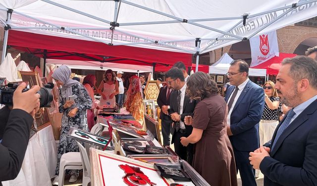 Manisa'da yılsonu sergisi büyük ilgi gördü