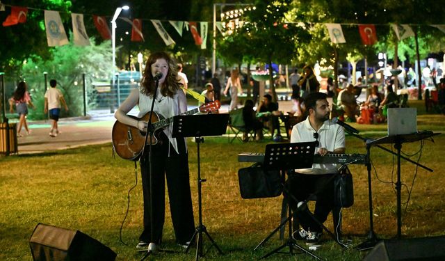 'Akustik Yaz Akşamları' Manisalılara müzik dolu bir hafta sonu yaşattı
