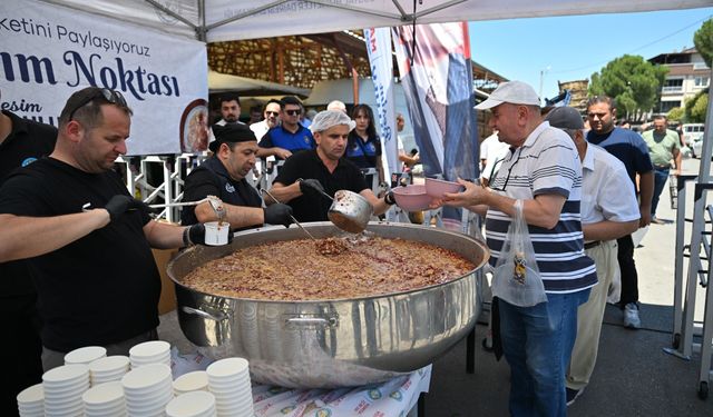 Büyükşehir aşure ikramlarına devam ediyor