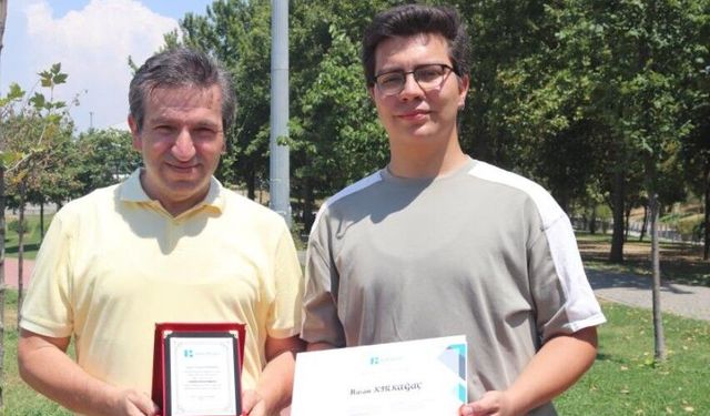Oğluna destek için 51'inde üniversiteye başladı