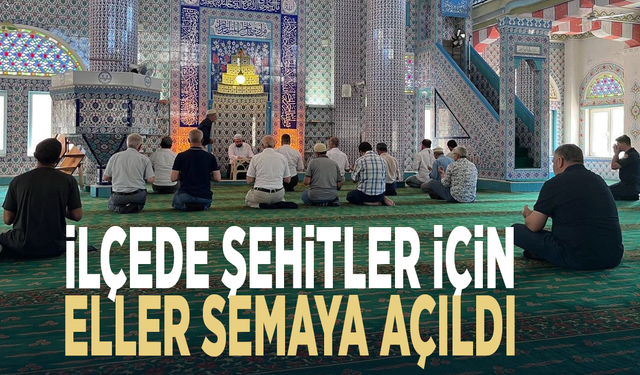 İlçede şehitler için eller semaya açıldı