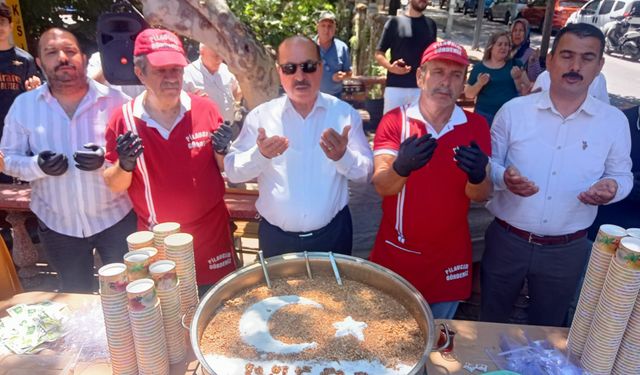 MESO'dan aşure hayrı Karaköy'de devam etti