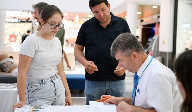 MCBÜ, tercih maratonunda geleceğin üniversitelileriyle buluştu