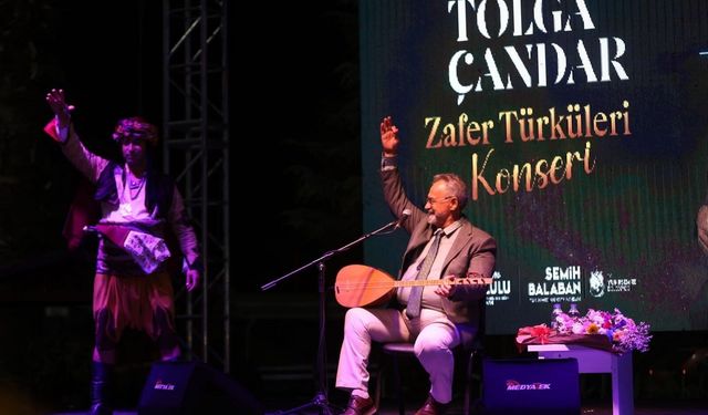 Tolga Çandar türküleriyle coşturdu