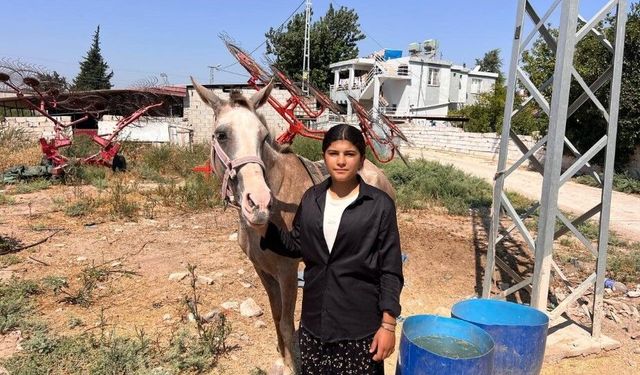 Babasına destek çıkmak için keçi besleyip hayvan ticareti yapmaya başladı