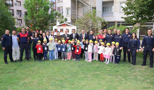 Minikler itfaiyecilik mesleğini yerinde öğrendi