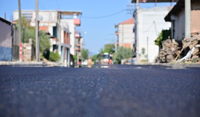 Ahmetli’de Yollar Sıcak Asfaltla Buluşuyor