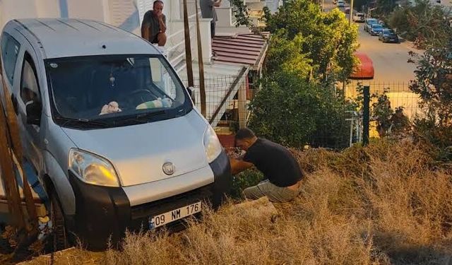 Yazlık evin verandasına otomobil düştü